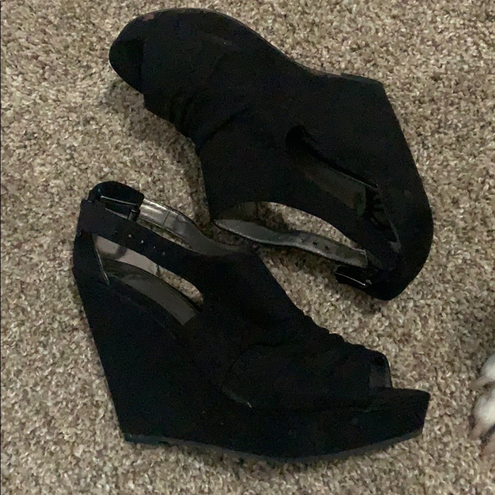 Black wedge heels